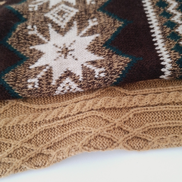 Mukluks double layered infinity scarf - Picture 5 of 7